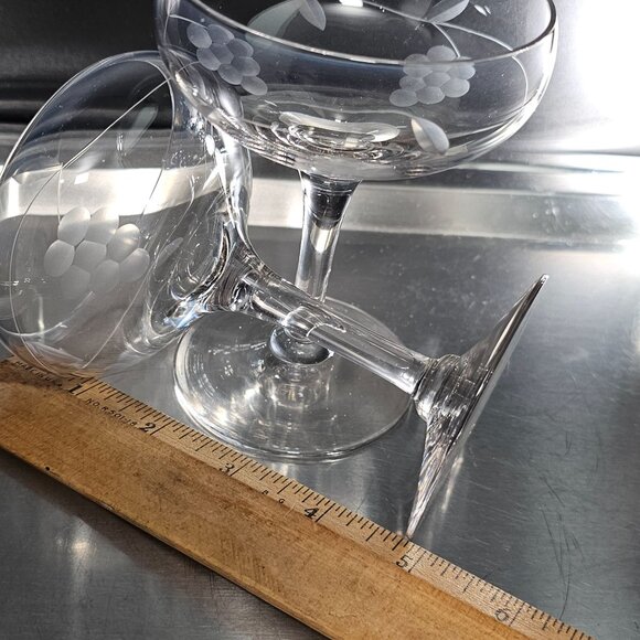 2 Vintage Etched Grapevine Champagne Coupes 4.75" Clear Glass Sherbet Glasses - Picture 4 of 6